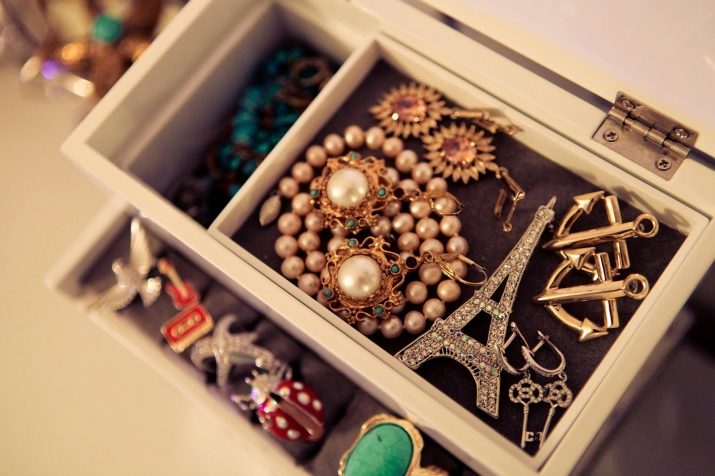 Як почистити біжутерію від потемніння в домашніх умовах? 33 фото Чим відчистити позолоту і потемнілі сережки з ланцюжком, годинник і кільце