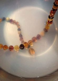 Як почистити бурштин в домашніх умовах? Як відполірувати камінь, якщо він помутнів?