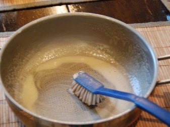 Як почистити чавунну сковороду від нагару в домашніх умовах? 32 фото Як і чим відмити товстий шар гару, старий жир і іржу з посуду