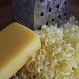 Як почистити шкіряну сумку в домашніх умовах? 28 фото Чим відтерти білу модель з натуральної шкіри, як відтерти жирне пляма з світлого шкірозамінника