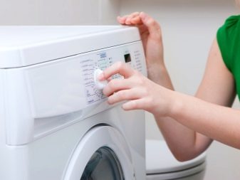 Як почистити шкіряну сумку в домашніх умовах? 28 фото Чим відтерти білу модель з натуральної шкіри, як відтерти жирне пляма з світлого шкірозамінника