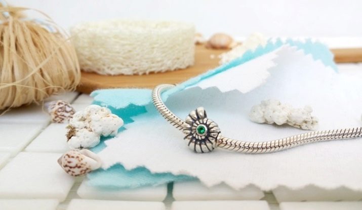 Як почистити срібне кільце? 25 фото Як відчистити сережки та інші прикраси з срібла в домашніх умовах