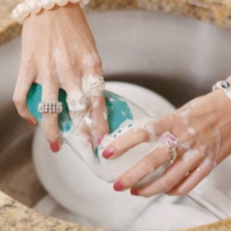 Як почистити срібне кільце? 25 фото Як відчистити сережки та інші прикраси з срібла в домашніх умовах