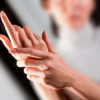 Як почистити срібне кільце? 25 фото Як відчистити сережки та інші прикраси з срібла в домашніх умовах