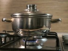 Як почистити столові прилади? Чистка мельхіорових ложок в домашніх умовах. Як очистити срібні виделки? Чим відмити прилади від застарілого жиру і чайного нальоту?