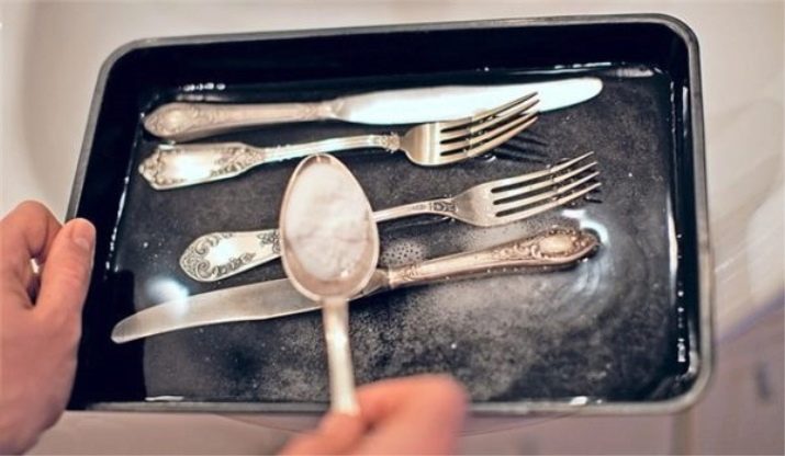 Як почистити вилки і ложки з нержавійки в домашніх умовах (56 фото): чим і як відмити вироби з малюнком, щоб вони блищали