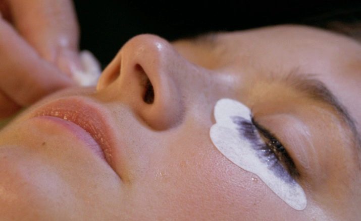 Як пофарбувати вії в домашніх умовах? Як самій собі нафарбувати вії фарбою, щоб вони були довгими і пишними? Фарбування будинку