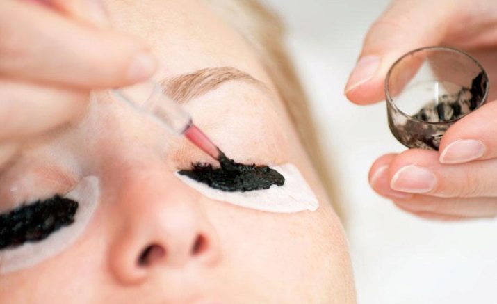 Як пофарбувати вії в домашніх умовах? Як самій собі нафарбувати вії фарбою, щоб вони були довгими і пишними? Фарбування будинку