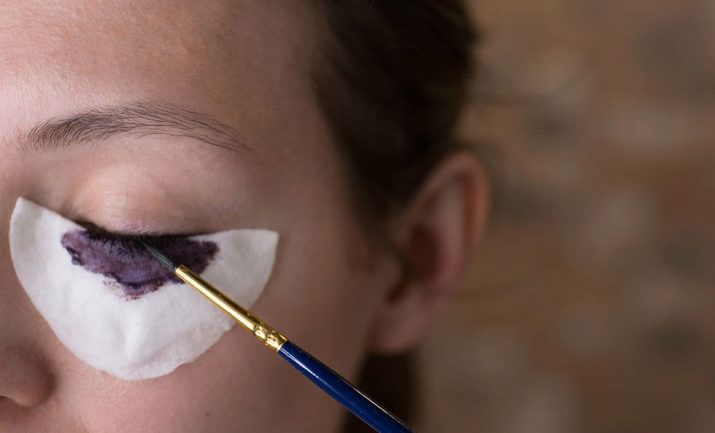 Як пофарбувати вії в домашніх умовах? Як самій собі нафарбувати вії фарбою, щоб вони були довгими і пишними? Фарбування будинку