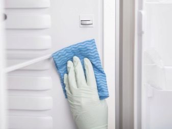 Як помити холодильник? 35 фото Чим відмити всередині і зовні новий після покупки, після розморожування як прибрати запах і відчистити поверхню від жовтизни