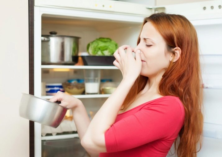 Як помити холодильник? 35 фото Чим відмити всередині і зовні новий після покупки, після розморожування як прибрати запах і відчистити поверхню від жовтизни