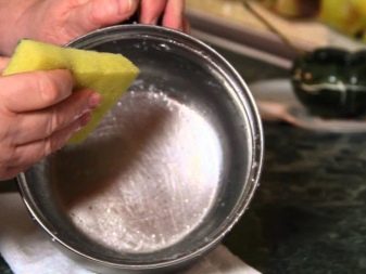 Як позбавитися від запаху гару в квартирі після згорілої каструлі? Способи, за допомогою яких можна швидко прибрати запах