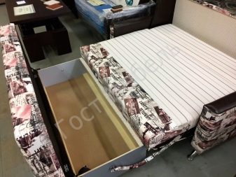 Як розібрати диван? Розбираємо модель з викатним механізмом, кутові і прямі дивани. Як упакувати і перевезти?