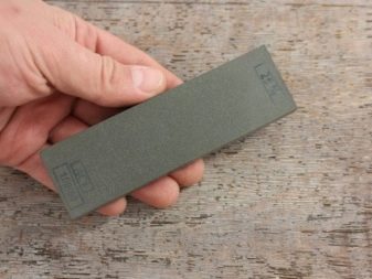 Як точити керамічні ножі? Як можна наточити керамічний ніж у домашніх умовах вручну? Як заточити будинку металокерамічний ніж?