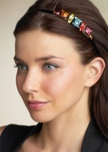 Як укласти відросла чубок? 74 фото Як гарно прибрати і заколоти отрастающую чубок? Як правильно укладати і можна сховати?