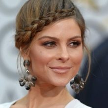 Як укласти відросла чубок? 74 фото Як гарно прибрати і заколоти отрастающую чубок? Як правильно укладати і можна сховати?