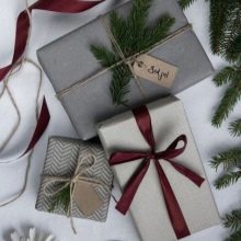 Як упакувати подарунок на Новий рік? Як красиво і оригінально загорнути новорічний подарунок своїми руками? Використовуємо мішечки і святковий папір
