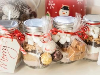 Як упакувати солодощі в подарунок? Як красиво оформити імбирні пряники, домашнє печиво у банку, кекси в подарунок своїми руками?