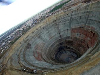 Як утворюються алмази? Особливості та теорії їх походження в природі