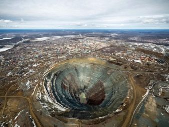 Як утворюються алмази? Особливості та теорії їх походження в природі