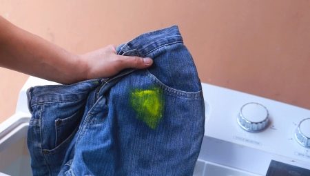 Як відіпрати фарбу з джинсів (20 фото): як відтерти плями від масляної і водоэмульсинного фарбувального складу в домашніх умовах, способи відмити старі засохлі забруднення