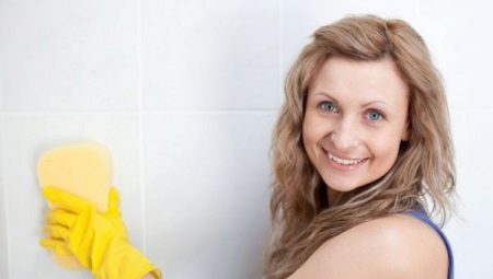 Як відмити цвіль у ванній? 13 фото Чим відтерти грибок на стінах і стелі, як видалити чорні плями з поверхні ванни і з іграшок для купання