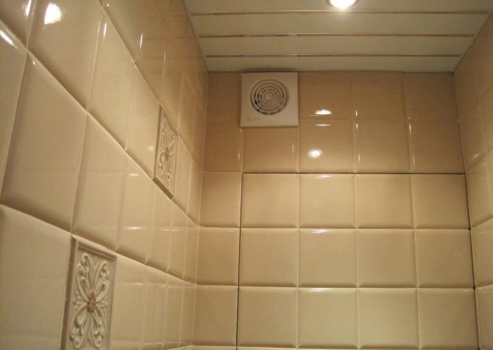 Як відмити цвіль у ванній? 13 фото Чим відтерти грибок на стінах і стелі, як видалити чорні плями з поверхні ванни і з іграшок для купання