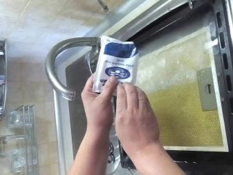 Як відмити витяжку від жиру в домашніх умовах? 36 фото Як почистити решітку і фільтр на витяжці в кухні легко, швидко і без турбот