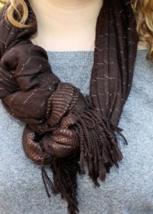 Як зав’язати довгий шарф (79 фото): красиві способи зав’язування в’язаних, теплих вовняних і зимових дуже довгих шарфів