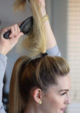 Як зробити зачіску? 63 фото: які зачіски можна зробити своїми руками в домашніх умовах? Як покроково робити самій собі гарну зачіску на довге волосся?