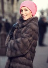 Яку шапку підібрати до шубі (72 фото): шапка під норкову, мутоновую каракулеву, лисячу, песцовую шубу, поради стиліста