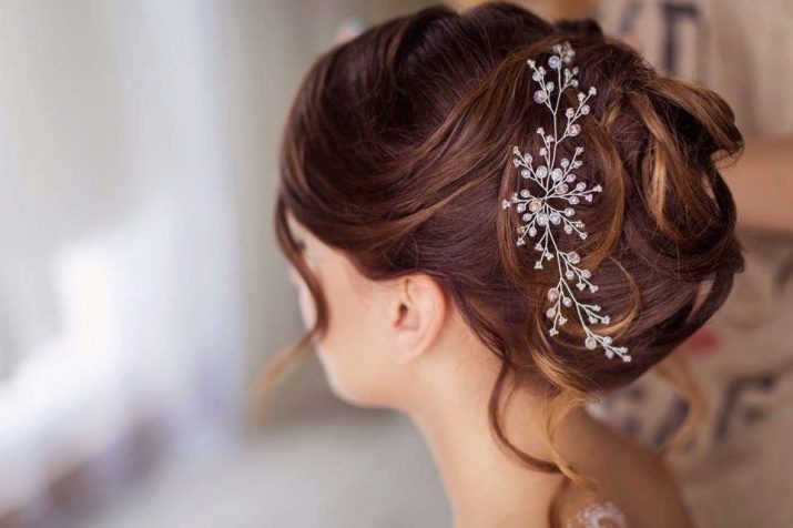 Зібрані зачіски на довге волосся (46 фото): красиві забрані і полусобранные варіанти зачісок, прості вечірні укладки