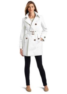 З чим носити біле пальто (89 фото): до коліна, короткий, образи з білим пальто, з якою взуттям можна носити
