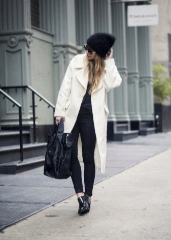 З чим носити біле пальто (89 фото): до коліна, короткий, образи з білим пальто, з якою взуттям можна носити