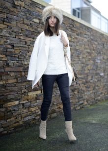 З чим носити біле пальто (89 фото): до коліна, короткий, образи з білим пальто, з якою взуттям можна носити