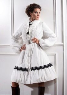 З чим носити біле пальто (89 фото): до коліна, короткий, образи з білим пальто, з якою взуттям можна носити