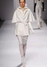 З чим носити біле пальто (89 фото): до коліна, короткий, образи з білим пальто, з якою взуттям можна носити