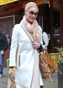 З чим носити біле пальто (89 фото): до коліна, короткий, образи з білим пальто, з якою взуттям можна носити