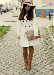 З чим носити біле пальто (89 фото): до коліна, короткий, образи з білим пальто, з якою взуттям можна носити