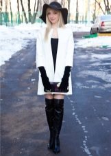 З чим носити біле пальто (89 фото): до коліна, короткий, образи з білим пальто, з якою взуттям можна носити