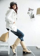 З чим носити біле пальто (89 фото): до коліна, короткий, образи з білим пальто, з якою взуттям можна носити