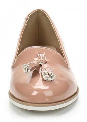 З чим носити бежеві туфлі (64 фото): чи можна носити з чорними колготками, з якими предметами гардероба краще надіти