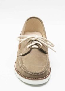 З чим носити бежеві туфлі (64 фото): чи можна носити з чорними колготками, з якими предметами гардероба краще надіти