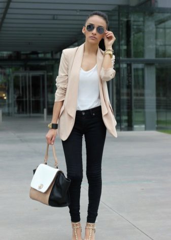 З чим носити бежеві туфлі (64 фото): чи можна носити з чорними колготками, з якими предметами гардероба краще надіти