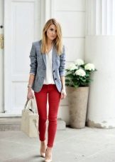 З чим носити бежеві туфлі (64 фото): чи можна носити з чорними колготками, з якими предметами гардероба краще надіти