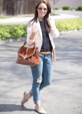 З чим носити бежеві туфлі (64 фото): чи можна носити з чорними колготками, з якими предметами гардероба краще надіти