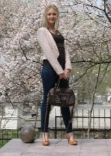 З чим носити бежеві туфлі (64 фото): чи можна носити з чорними колготками, з якими предметами гардероба краще надіти