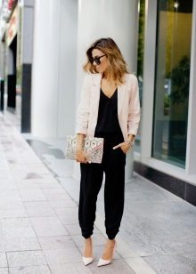 З чим носити бежеві туфлі (64 фото): чи можна носити з чорними колготками, з якими предметами гардероба краще надіти