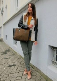 З чим носити бежеві туфлі (64 фото): чи можна носити з чорними колготками, з якими предметами гардероба краще надіти