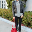 З чим носити червону сумку (95 фото): влітку лакову та шкіряну через плече жінкам, маленькі і спортивні, стильні образи